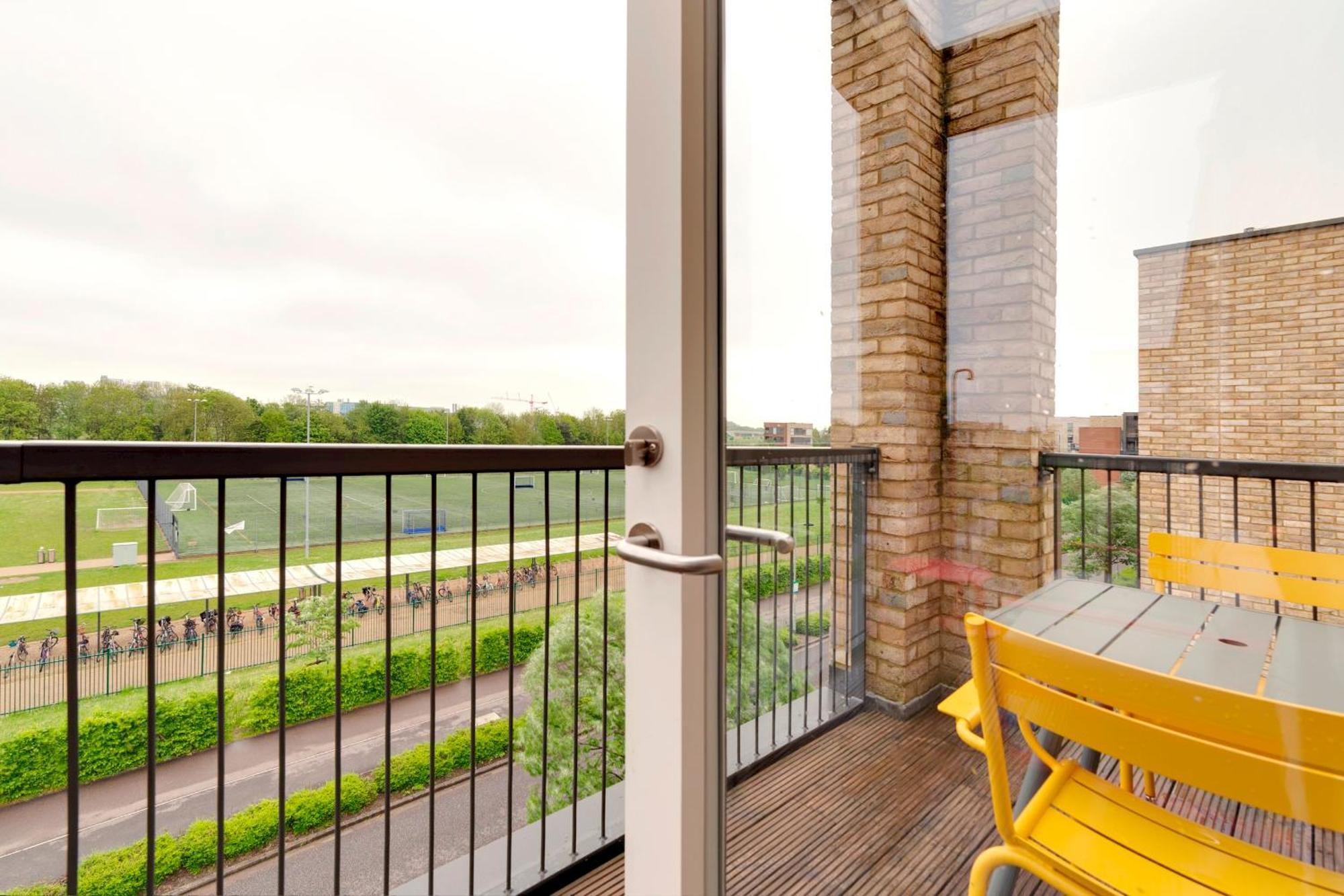 Pass The Keys Stunning And Spacious Modern Flat - Own Car Park Cambridge  Exterior photo